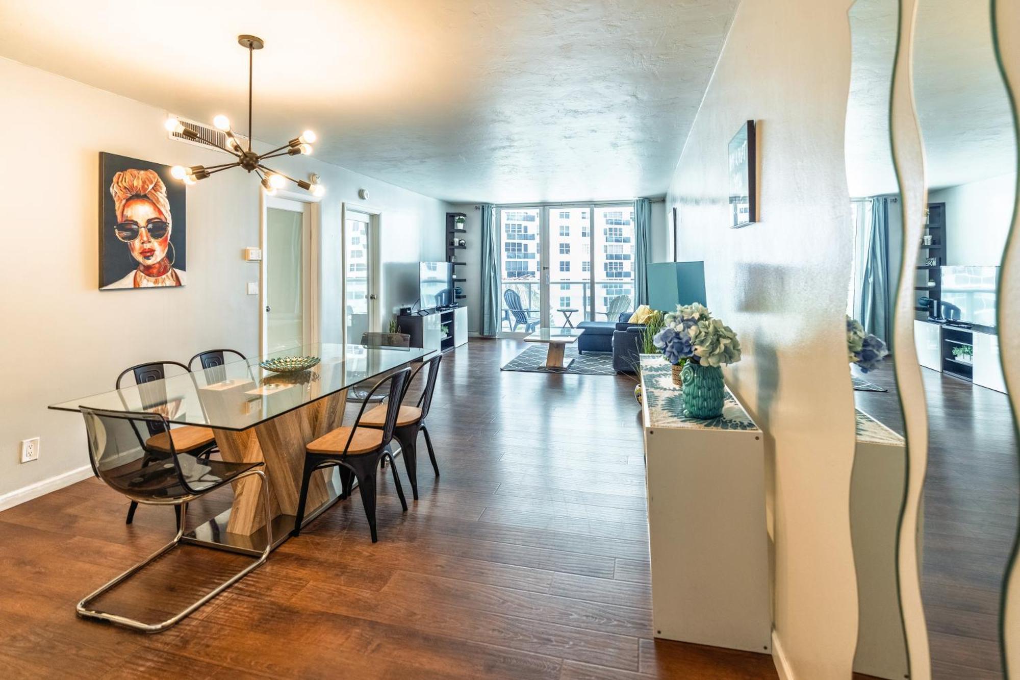 Dream Vacation Right On The Hollywood