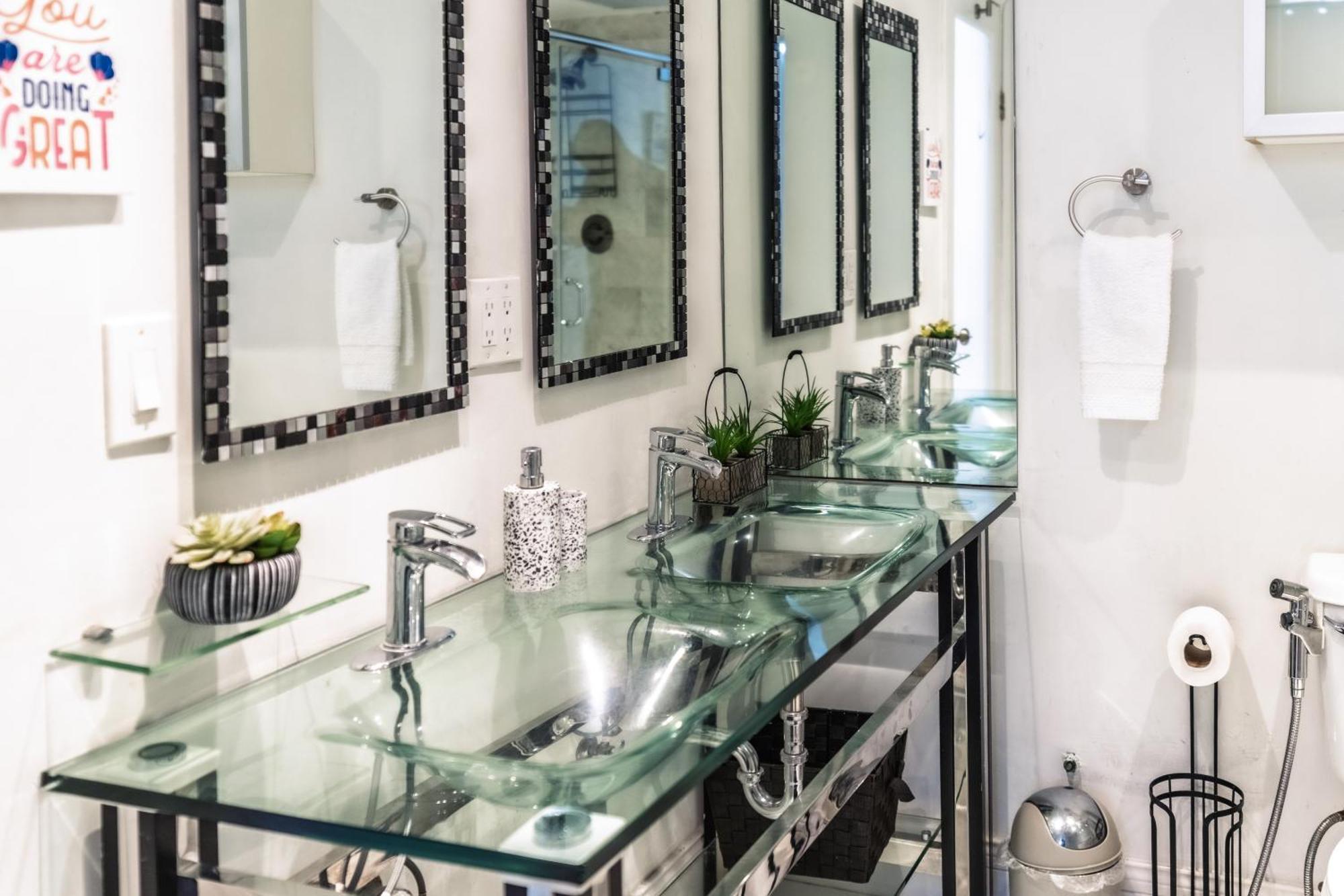 Apartment Dream Vacation Right On The Hollywood